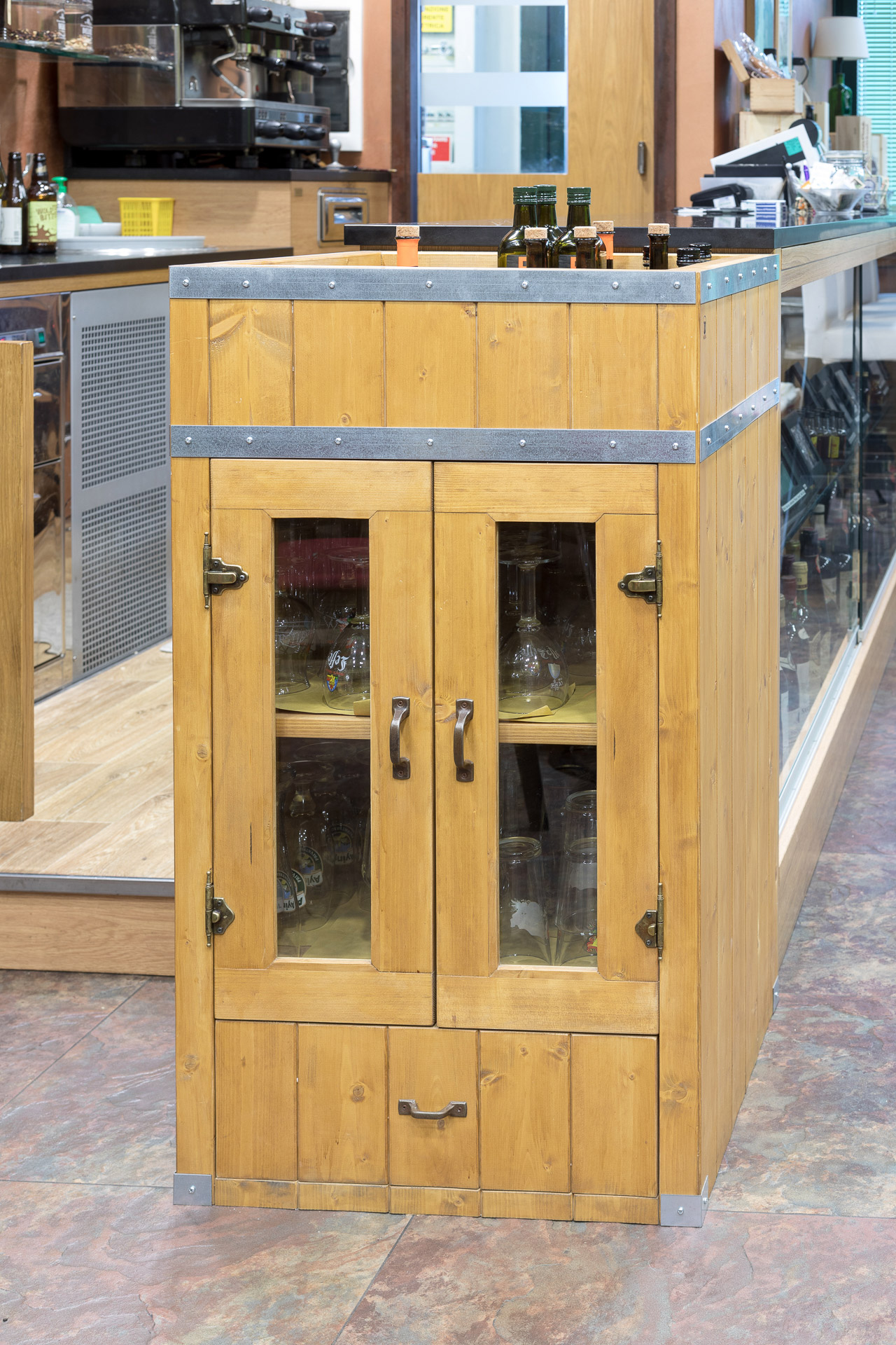 vetrinetta porta biccchieri per enoteca ristorante