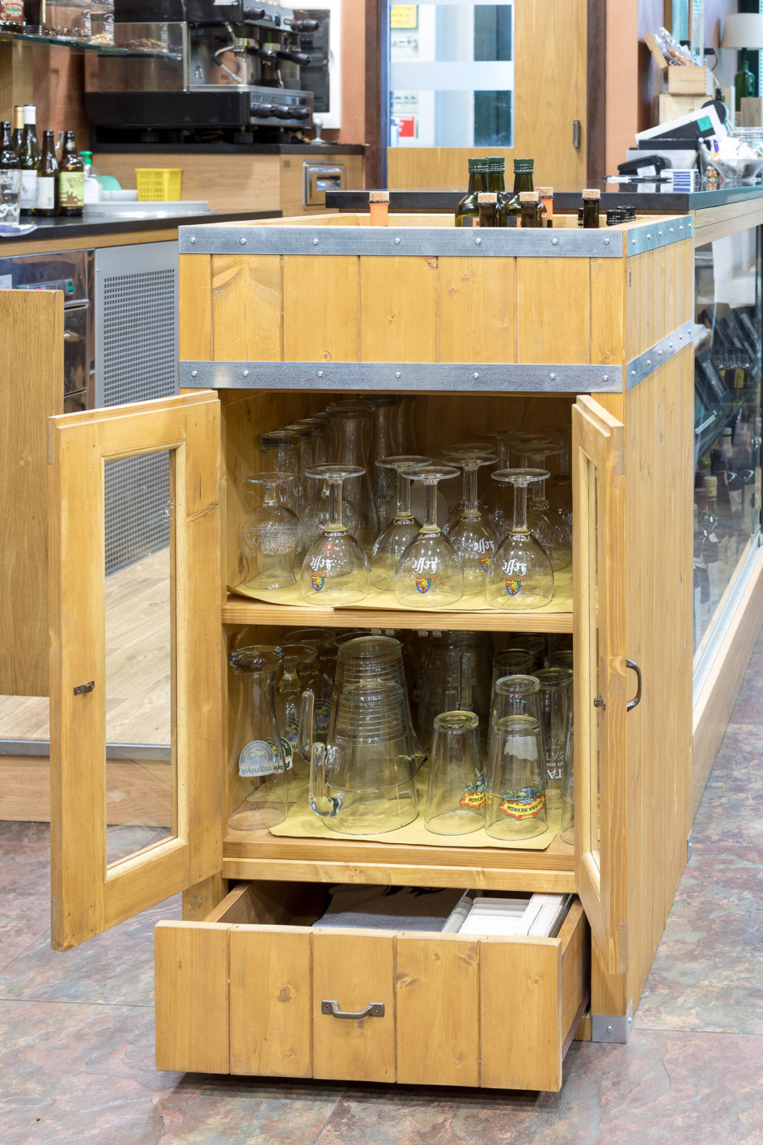 vetrinetta porta biccchieri per enoteca ristorante