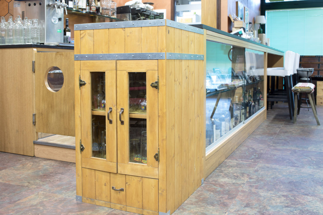 vetrinetta porta biccchieri per enoteca ristorante