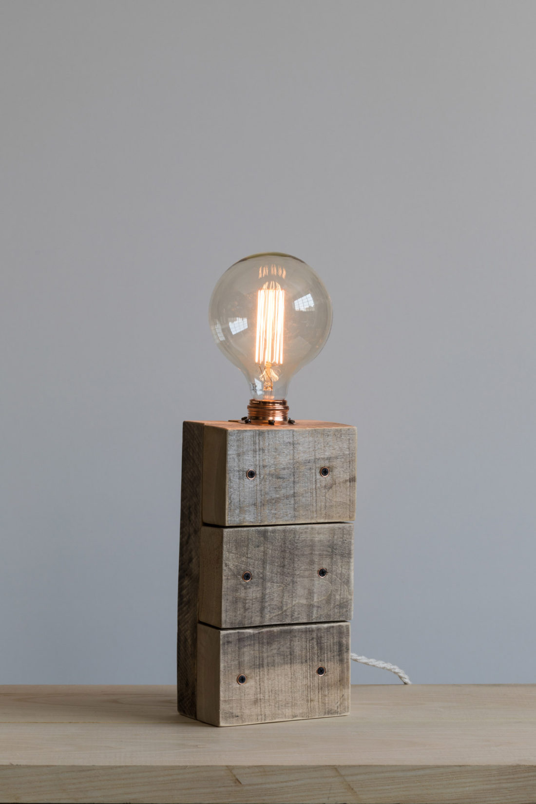 Lampada da tavolo Parallelepipedo illuminato, legno e rame 220v E27