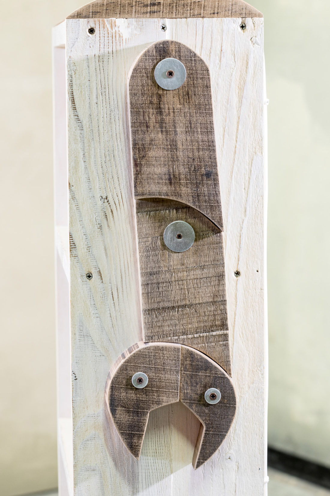 Piccola libreria ispirata ai robot anni 60