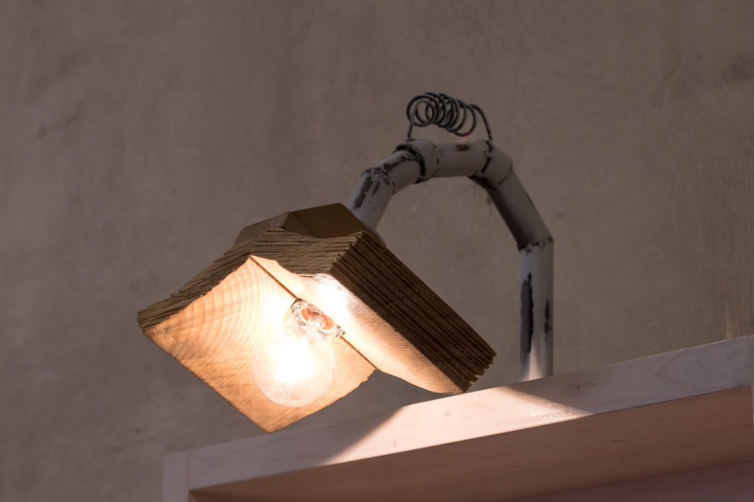 Libreria in lamellare abete sbiancato ripiani in legno massello