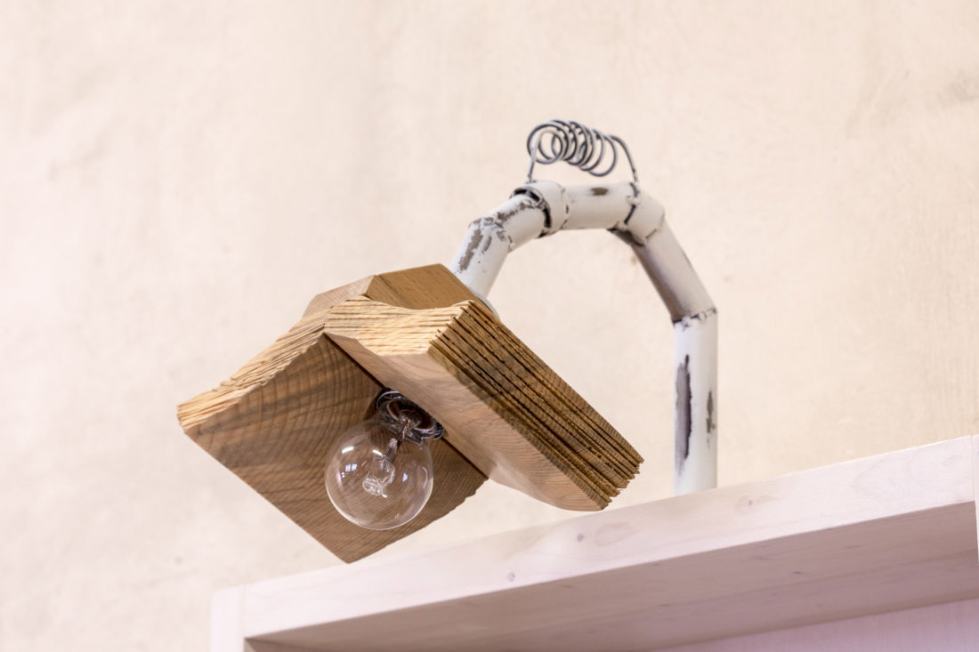 Libreria in lamellare abete sbiancato ripiani in legno massello