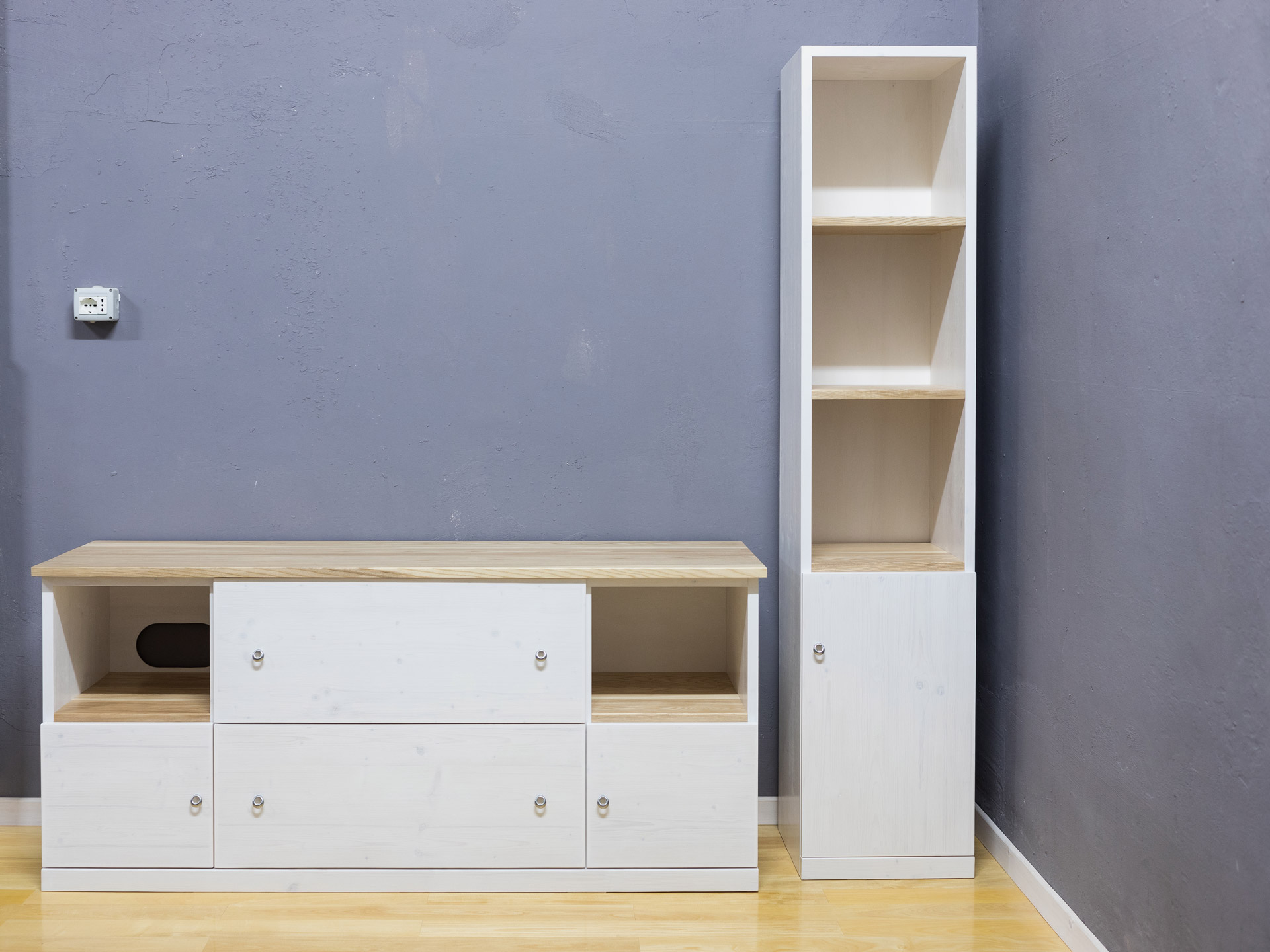 Frassinone mobile televisione e Rosalia la libreria