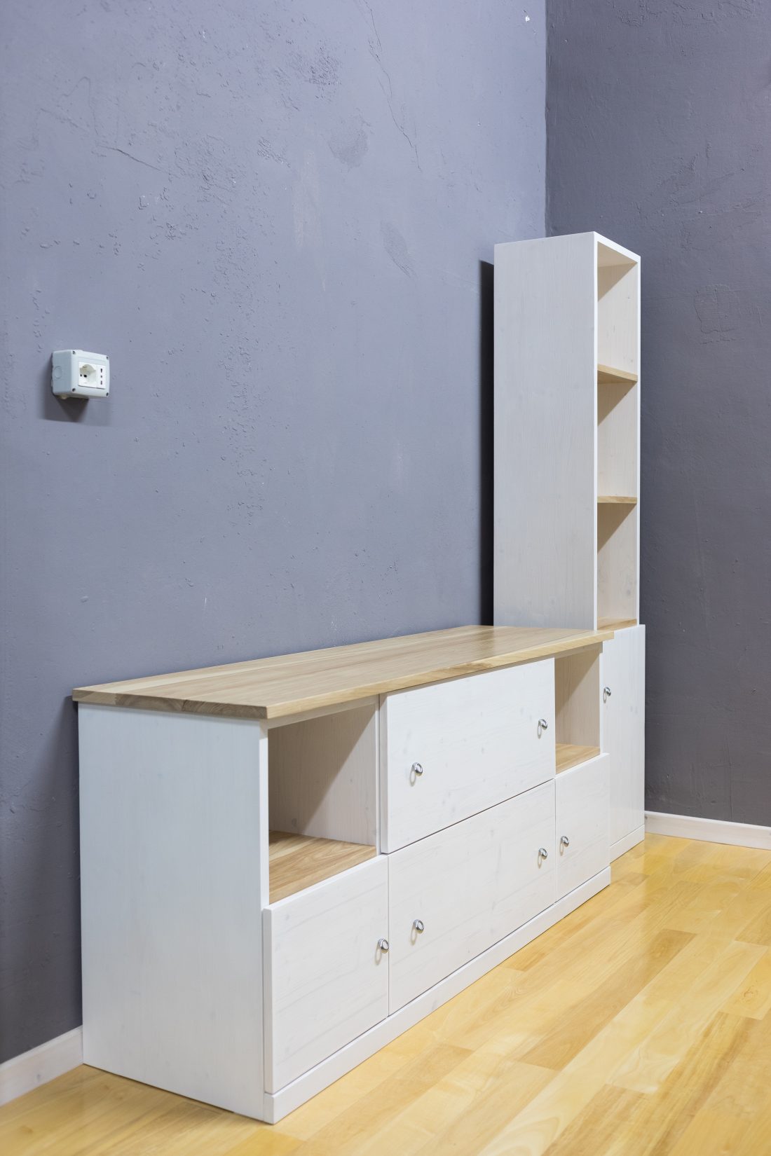 Frassinone mobile televisione e Rosalia la libreria