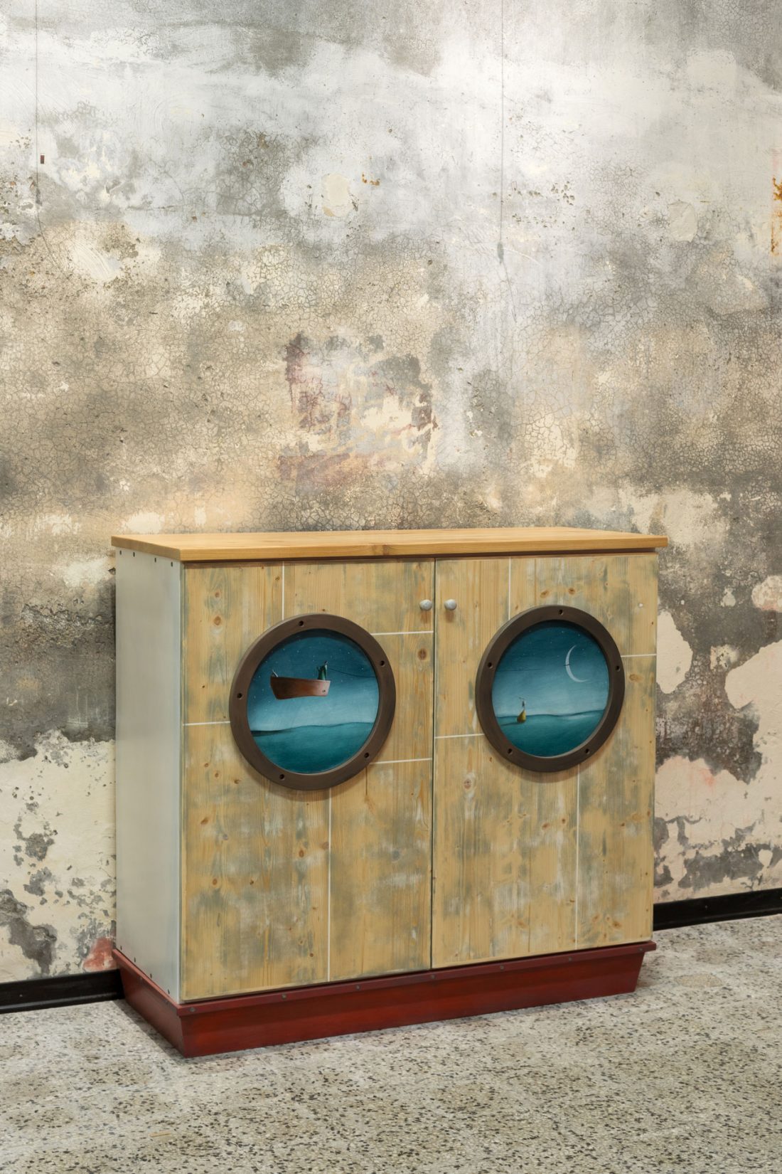 mobile nave contenitivo con oblò